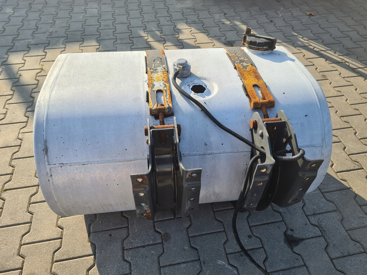 VOLVO ZBIORNIK PALIWA RENAULT DXI GAMA T VOLVO FH FM FL FE FMX LOW DECK 100x69x56 - Bình nhiên liệu cho Xe tải: hình 4 VOLVO ZBIORNIK PALIWA RENAULT DXI GAMA T VOLVO FH FM FL FE FMX LOW DECK 100x69x56 - Bình nhiên liệu cho Xe tải: hình 4