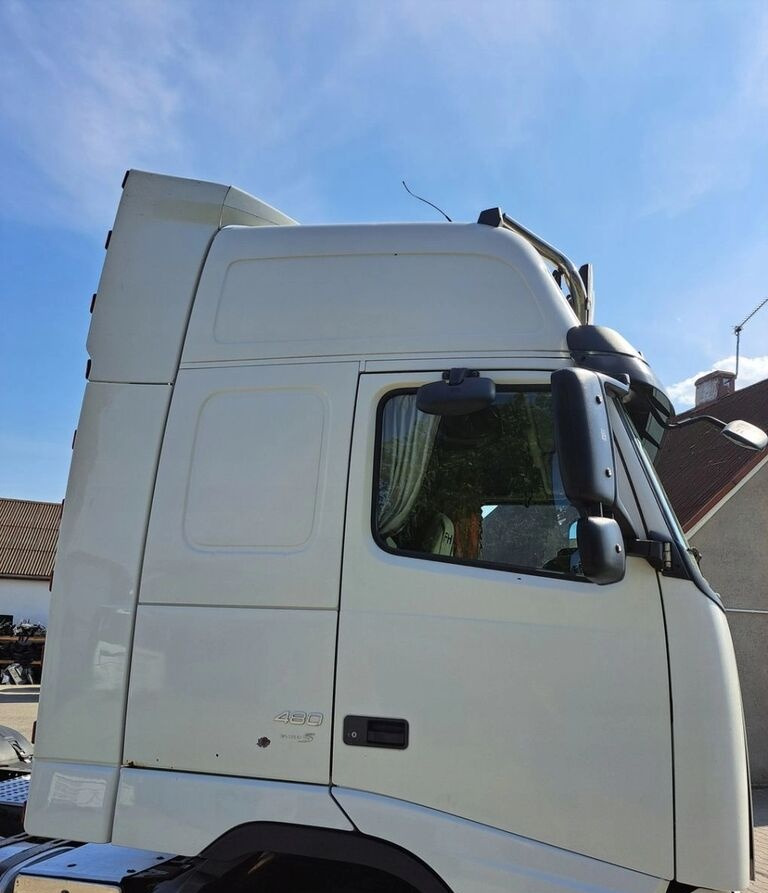 Volvo KOMPLETNA FH 12 13 XL WYSOKA AUTOMAT Volvo Wersja Europejska - Cabin cho Xe tải: hình 1 Volvo KOMPLETNA FH 12 13 XL WYSOKA AUTOMAT Volvo Wersja Europejska - Cabin cho Xe tải: hình 1