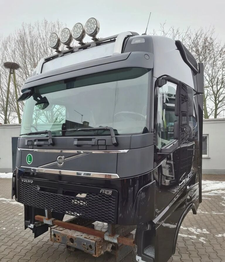 Volvo KOMPLETNA FH 16 750 EURO 6 GLOBETROTTER 2018 ROK Volvo VOLVO FH 16 750 EURO 6 GLOBETROTTER 2018 ROK - Cabin cho Xe tải: hình 4 Volvo KOMPLETNA FH 16 750 EURO 6 GLOBETROTTER 2018 ROK Volvo VOLVO FH 16 750 EURO 6 GLOBETROTTER 2018 ROK - Cabin cho Xe tải: hình 4