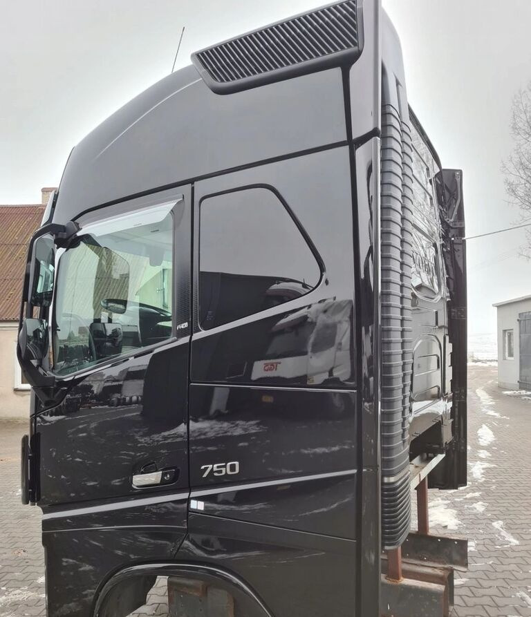 Volvo KOMPLETNA FH 16 750 EURO 6 GLOBETROTTER 2018 ROK Volvo VOLVO FH 16 750 EURO 6 GLOBETROTTER 2018 ROK - Cabin cho Xe tải: hình 3 Volvo KOMPLETNA FH 16 750 EURO 6 GLOBETROTTER 2018 ROK Volvo VOLVO FH 16 750 EURO 6 GLOBETROTTER 2018 ROK - Cabin cho Xe tải: hình 3