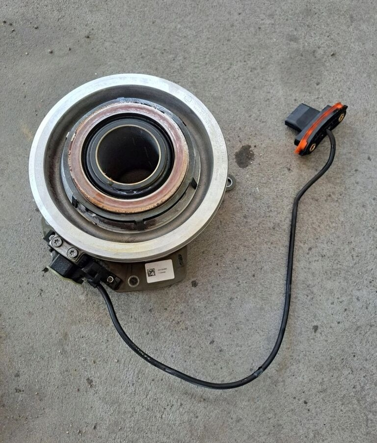 WYSPRZĘGLIK SIŁOWNIK ŁOŻYSKO SPRZĘGŁA SKRZYNI BIEGÓW ZF TRAXON 0501224620 ZF TRAXON - Truyền động cho Xe tải: hình 1 WYSPRZĘGLIK SIŁOWNIK ŁOŻYSKO SPRZĘGŁA SKRZYNI BIEGÓW ZF TRAXON 0501224620 ZF TRAXON - Truyền động cho Xe tải: hình 1