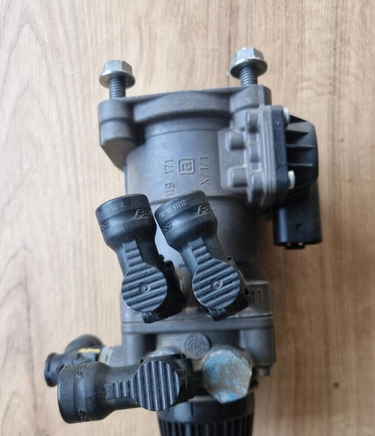 ZAWÓR GŁÓWNY HAMULCOWY POD PEDAŁ FORD F-MAX CARGO EURO 6 | ID: 6125030914 Ford F-MAX CARGO - Phụ tùng phanh cho Xe tải: hình 1 ZAWÓR GŁÓWNY HAMULCOWY POD PEDAŁ FORD F-MAX CARGO EURO 6 | ID: 6125030914 Ford F-MAX CARGO - Phụ tùng phanh cho Xe tải: hình 1