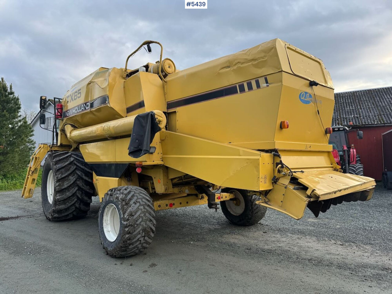 1995 New Holland TX65 m/ 20 fot skjærebord og henger - Máy gặt đập: hình 4 1995 New Holland TX65 m/ 20 fot skjærebord og henger - Máy gặt đập: hình 4