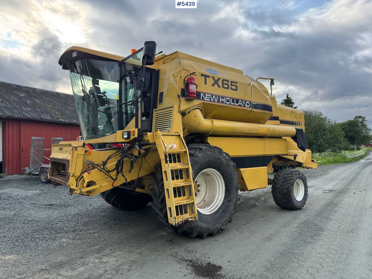 1995 New Holland TX65 m/ 20 fot skjærebord og henger - Máy gặt đập: hình 2 1995 New Holland TX65 m/ 20 fot skjærebord og henger - Máy gặt đập: hình 2