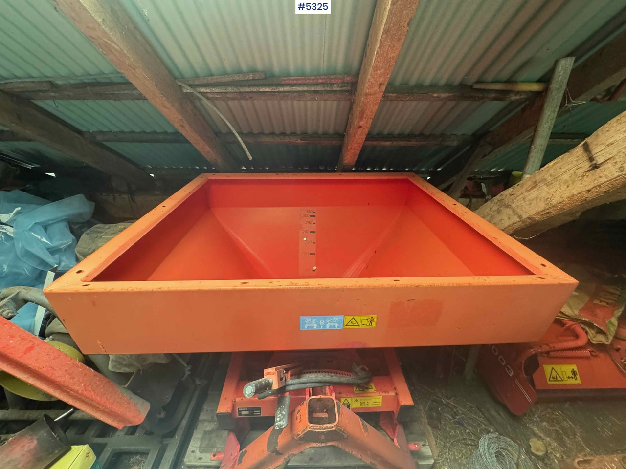 1999 Rauch MDS 81 fertilizer spreader - Máy rải phân bón: hình 4 1999 Rauch MDS 81 fertilizer spreader - Máy rải phân bón: hình 4