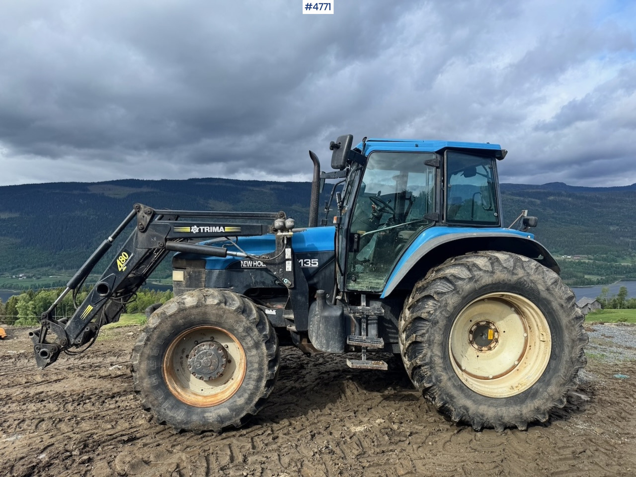 2000 New Holland TM135 4x4 w/ Front loader - Máy cày: hình 4 2000 New Holland TM135 4x4 w/ Front loader - Máy cày: hình 4