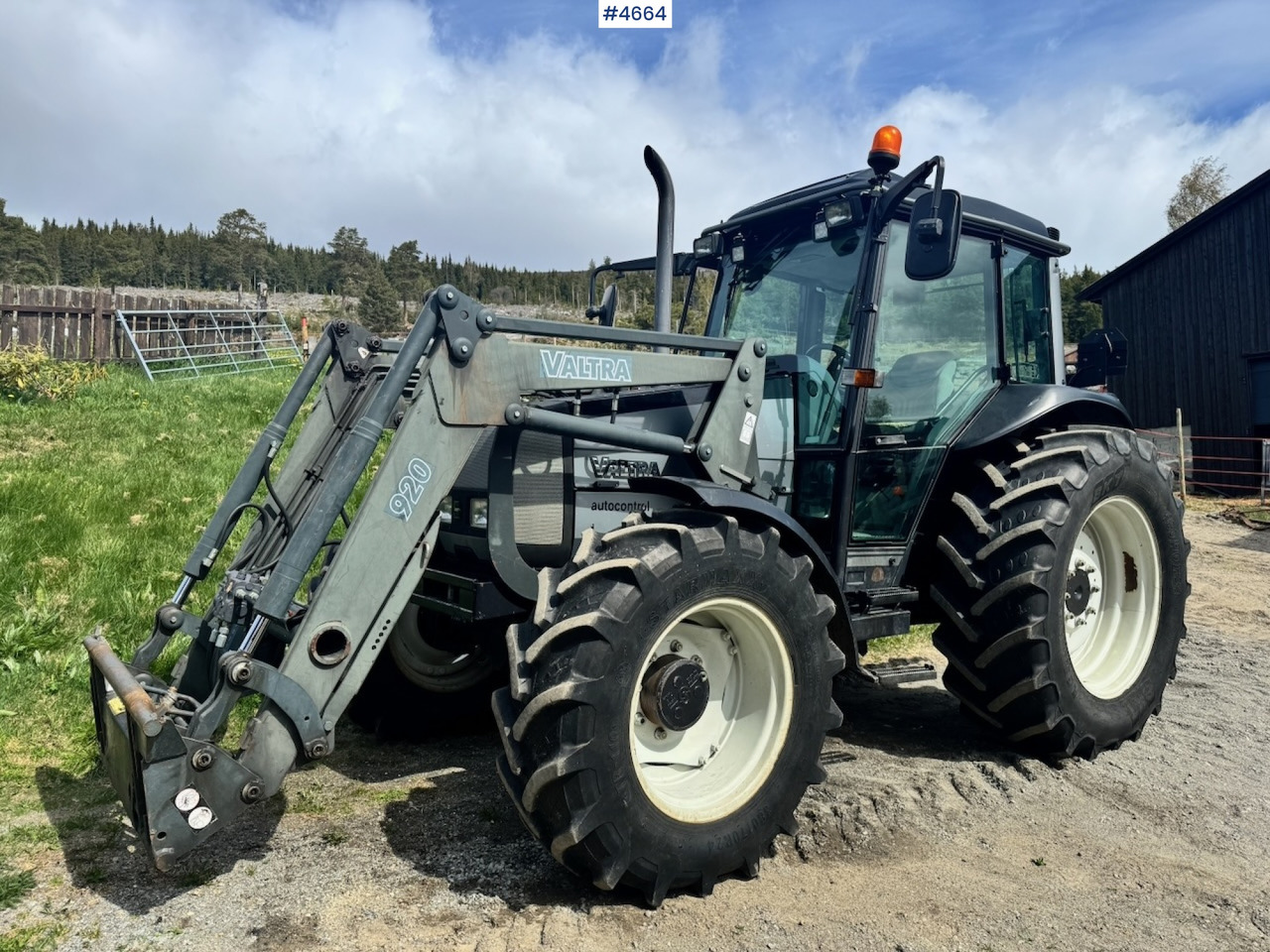 2003 Valtra A85-4 4x4 with Front Loader – 4450 hours! - Máy cày: hình 2 2003 Valtra A85-4 4x4 with Front Loader – 4450 hours! - Máy cày: hình 2