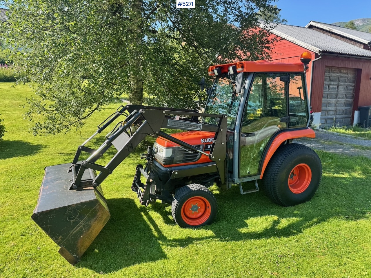2004 Kubota STA-35 Tractor w/ Bucket. 2100 hours! - Máy cày: hình 5 2004 Kubota STA-35 Tractor w/ Bucket. 2100 hours! - Máy cày: hình 5