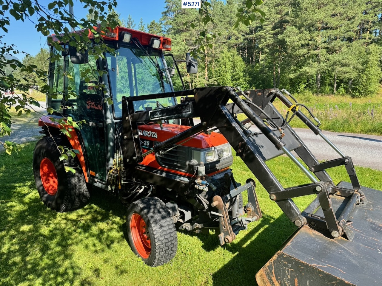 2004 Kubota STA-35 Tractor w/ Bucket. 2100 hours! - Máy cày: hình 1 2004 Kubota STA-35 Tractor w/ Bucket. 2100 hours! - Máy cày: hình 1