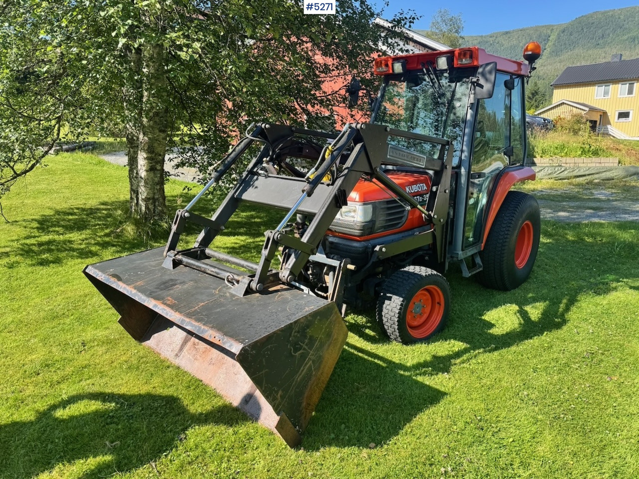 2004 Kubota STA-35 Tractor w/ Bucket. 2100 hours! - Máy cày: hình 2 2004 Kubota STA-35 Tractor w/ Bucket. 2100 hours! - Máy cày: hình 2