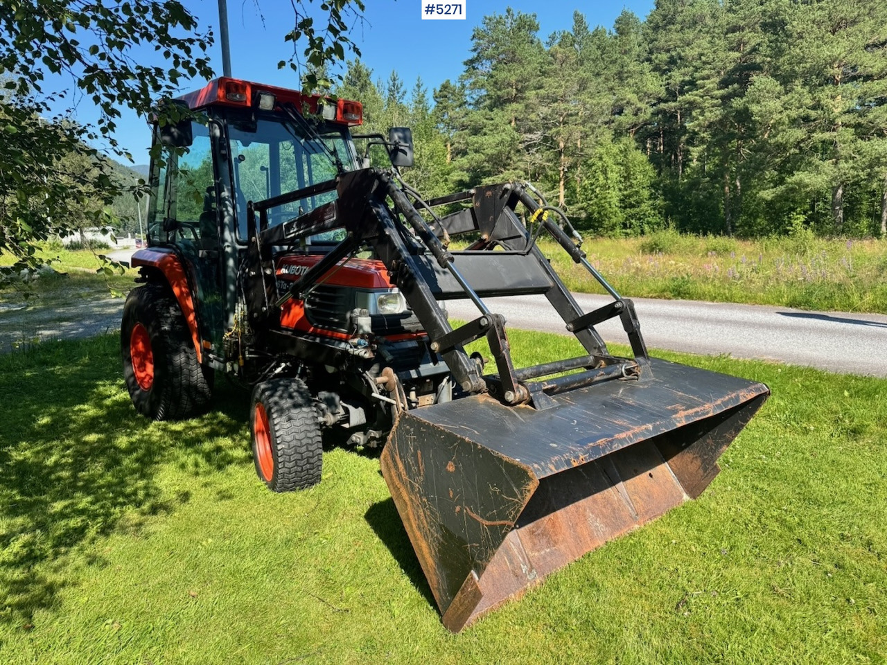 2004 Kubota STA-35 Tractor w/ Bucket. 2100 hours! - Máy cày: hình 3 2004 Kubota STA-35 Tractor w/ Bucket. 2100 hours! - Máy cày: hình 3