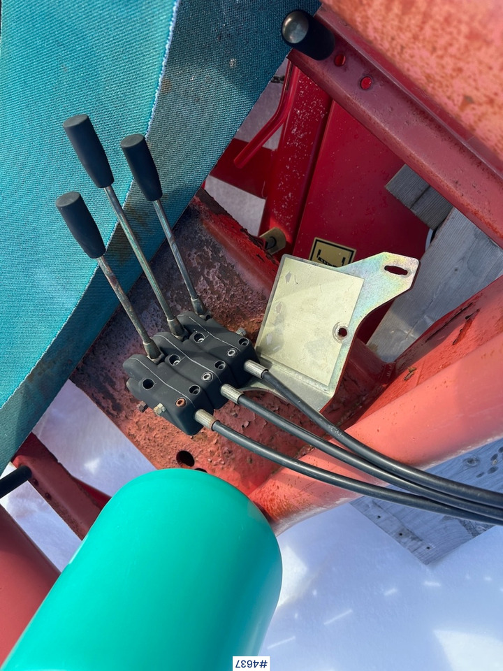 2004 Taarup 7420 Round bale wrapper - Trang thiết bị dàn trải: hình 5 2004 Taarup 7420 Round bale wrapper - Trang thiết bị dàn trải: hình 5