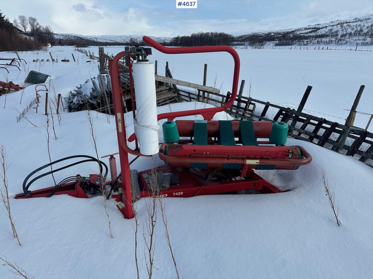 2004 Taarup 7420 Round bale wrapper - Trang thiết bị dàn trải: hình 1 2004 Taarup 7420 Round bale wrapper - Trang thiết bị dàn trải: hình 1