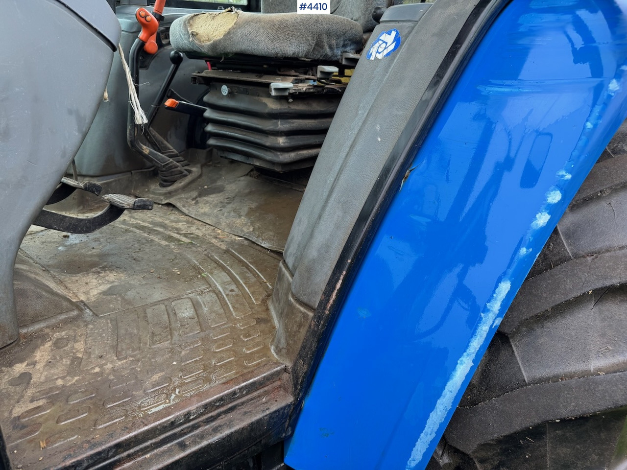 Máy cày 2006 New Holland TL100 A w/Front Loader.: hình 20