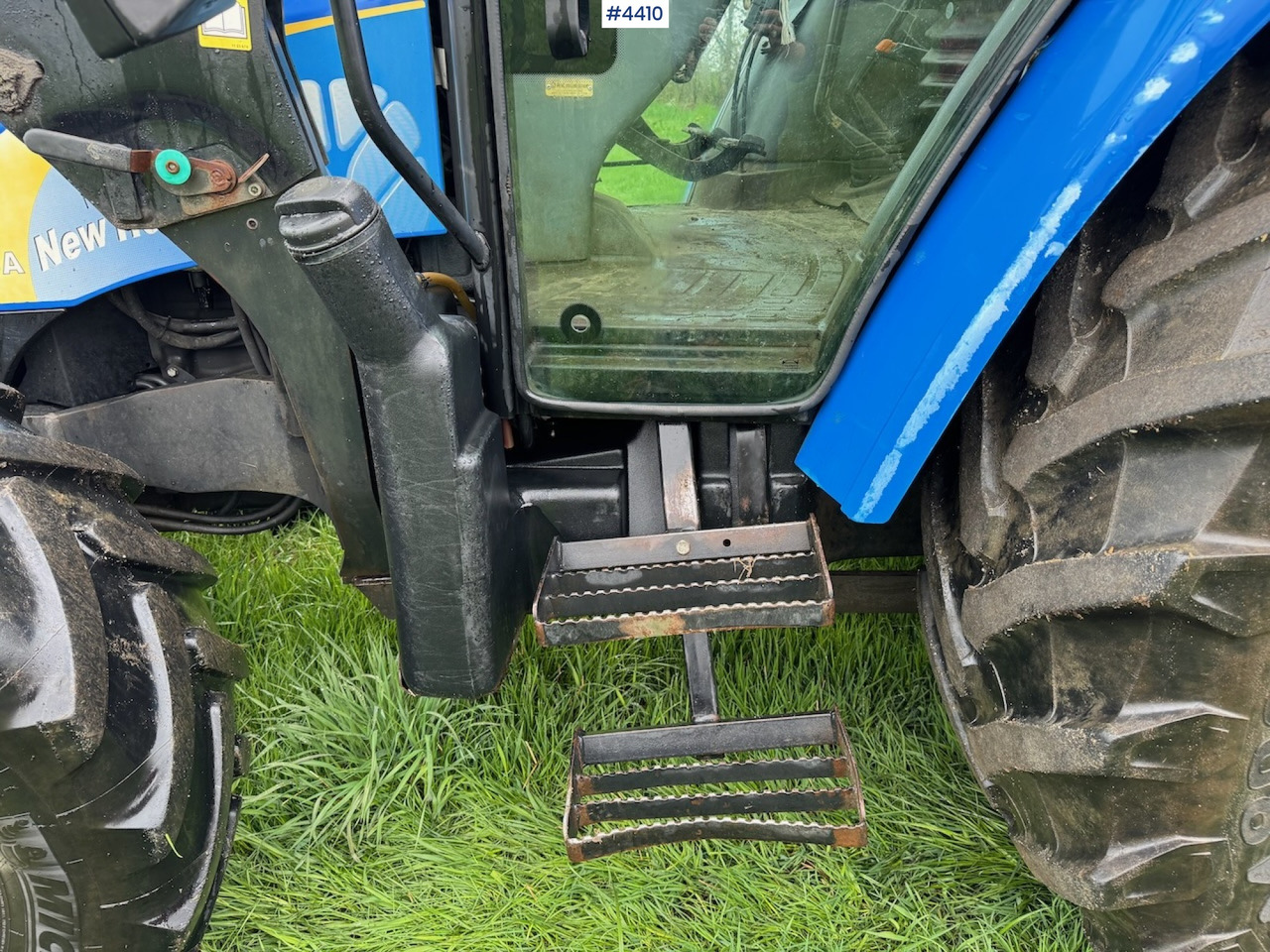 Máy cày 2006 New Holland TL100 A w/Front Loader.: hình 8
