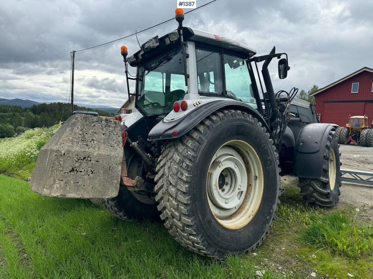 2007 Valtra T190 4x4 Tractor w/ bucket - Máy cày: hình 3 2007 Valtra T190 4x4 Tractor w/ bucket - Máy cày: hình 3