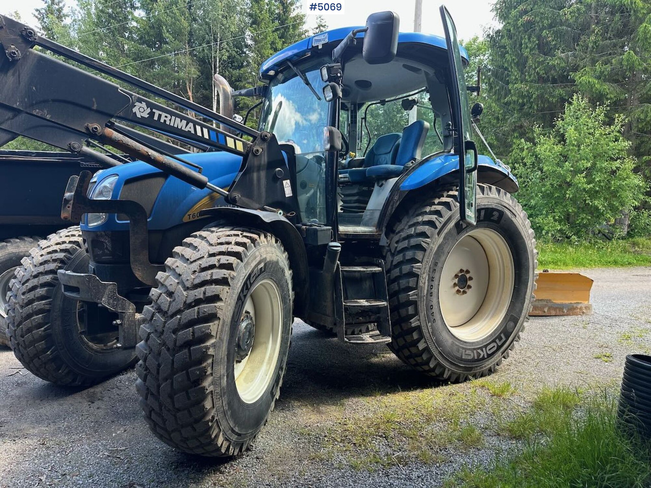 2009 New Holland T6040 SS w/ Trima front loader - Máy cày: hình 2 2009 New Holland T6040 SS w/ Trima front loader - Máy cày: hình 2