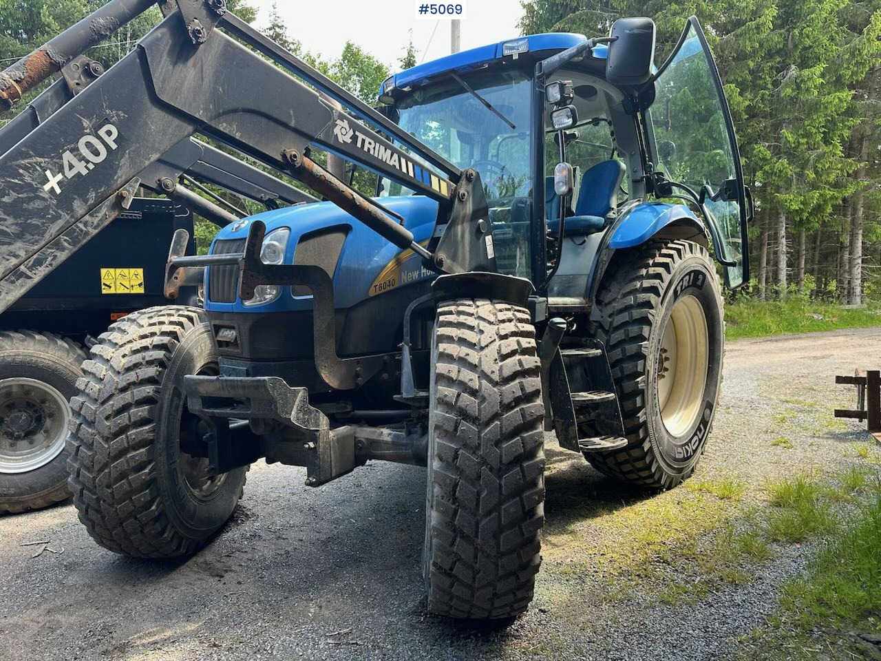 2009 New Holland T6040 SS w/ Trima front loader - Máy cày: hình 3 2009 New Holland T6040 SS w/ Trima front loader - Máy cày: hình 3