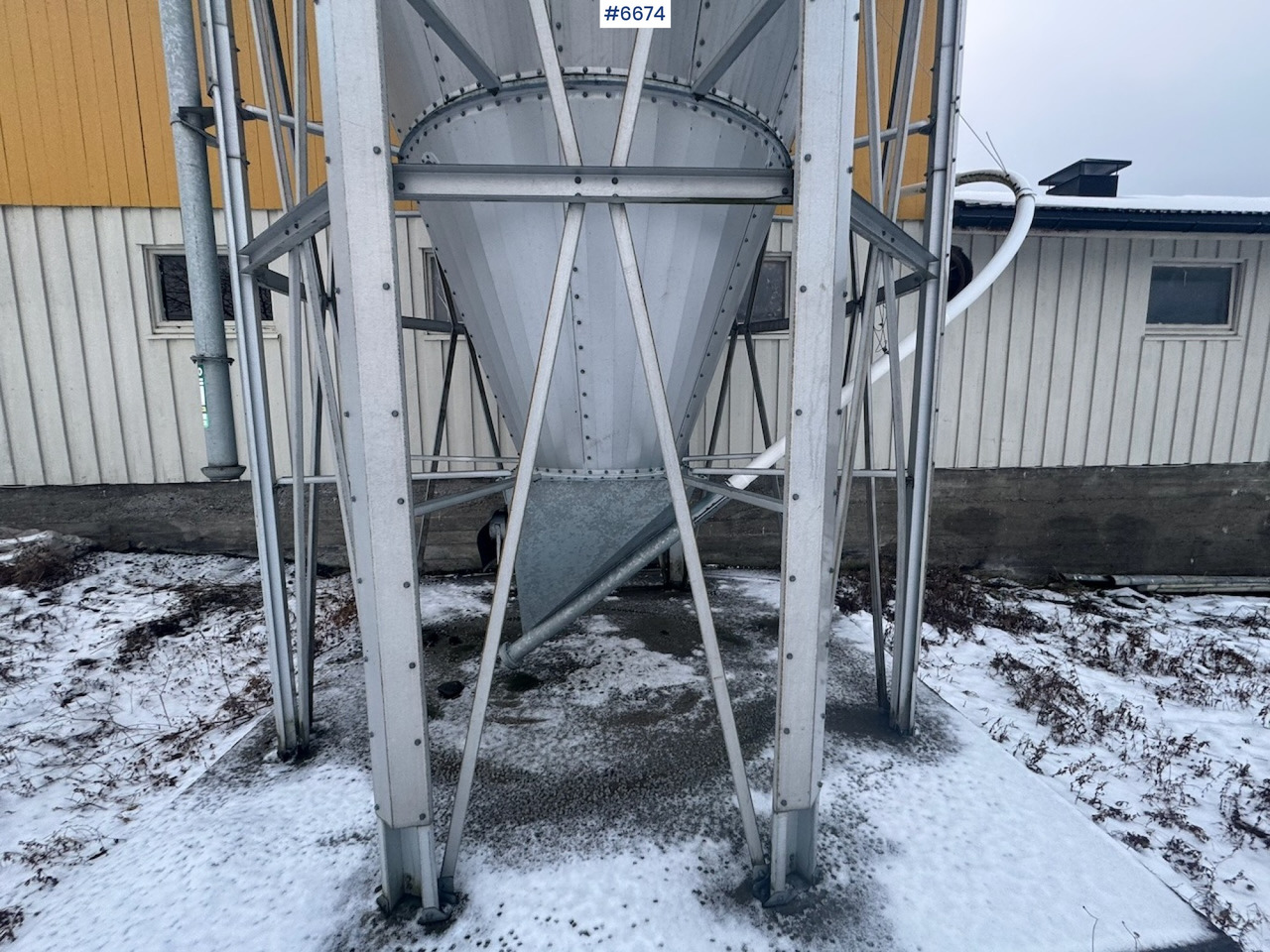 2010 Mafa Outdoor silo w/ level switch and inlet screw - Trang thiết bị gia súc: hình 5 2010 Mafa Outdoor silo w/ level switch and inlet screw - Trang thiết bị gia súc: hình 5