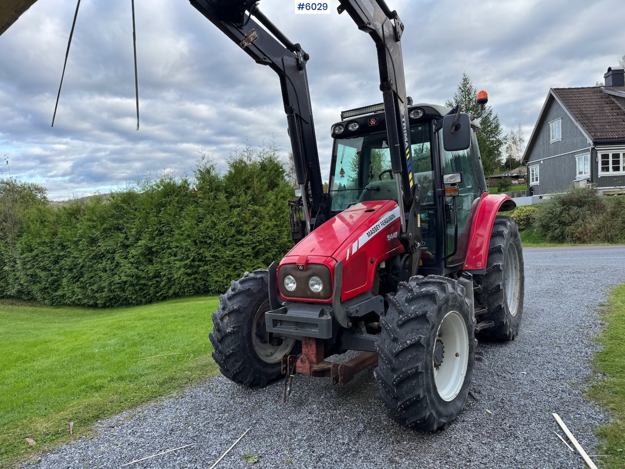 2010 Massey Ferguson 5445 with Front Loader - Máy cày: hình 2 2010 Massey Ferguson 5445 with Front Loader - Máy cày: hình 2
