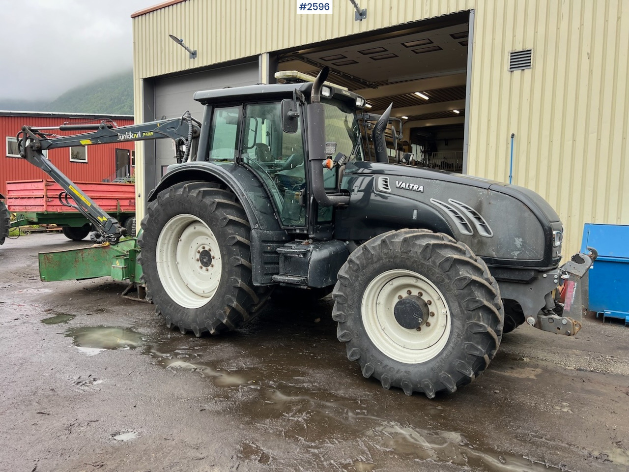 2010 Valtra T182 Versu Tractor w/ 2015 NHS 300E Chipper and 2015 Junkkari P4169 Crane - Máy cày: hình 1 2010 Valtra T182 Versu Tractor w/ 2015 NHS 300E Chipper and 2015 Junkkari P4169 Crane - Máy cày: hình 1