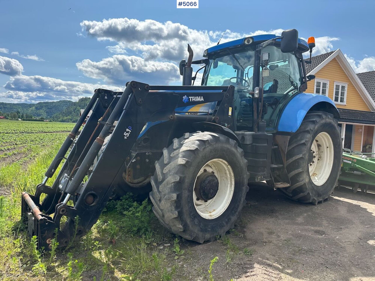 2011 New Holland T6080 w/ trima +5.1p - Máy cày: hình 1 2011 New Holland T6080 w/ trima +5.1p - Máy cày: hình 1