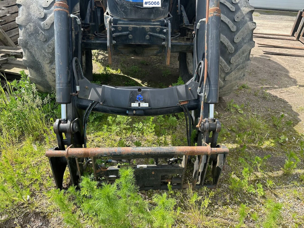 2011 New Holland T6080 w/ trima +5.1p - Máy cày: hình 4 2011 New Holland T6080 w/ trima +5.1p - Máy cày: hình 4