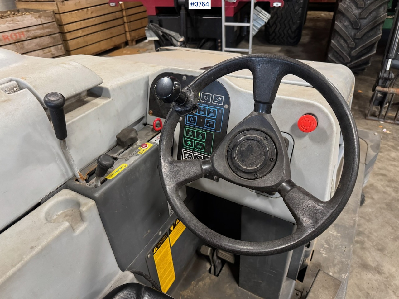 2012 Nilfisk CR 1200 broom and sweeper - Xe quét rác công nghiệp: hình 4 2012 Nilfisk CR 1200 broom and sweeper - Xe quét rác công nghiệp: hình 4
