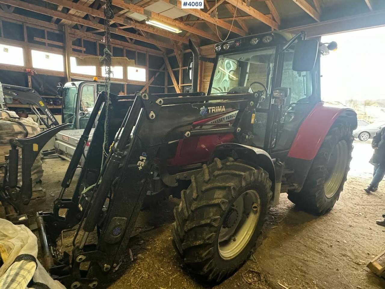 2013 Massey Ferguson 5455 w/ front loader, 2 buckets, pallet forks and blades. 1020 hours! - Máy cày: hình 3 2013 Massey Ferguson 5455 w/ front loader, 2 buckets, pallet forks and blades. 1020 hours! - Máy cày: hình 3