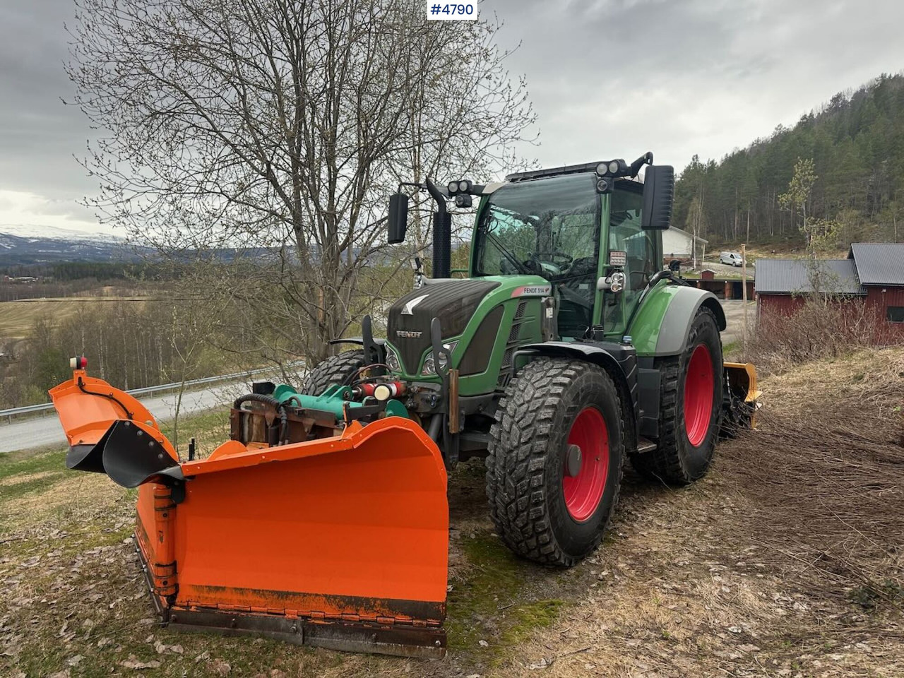 2014 Fendt 514 Vario 4x4 w/ front loader, folding plow, snow blower and sand spreader - Máy cày: hình 5 2014 Fendt 514 Vario 4x4 w/ front loader, folding plow, snow blower and sand spreader - Máy cày: hình 5
