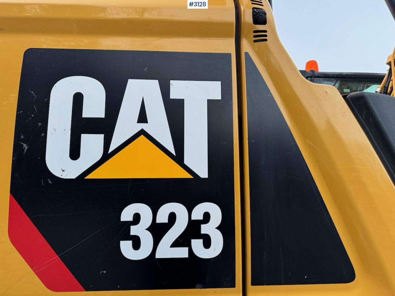 Máy xúc 2018 Cat 323-07 with rototilt, grading bucket, and digging bucket: hình 25