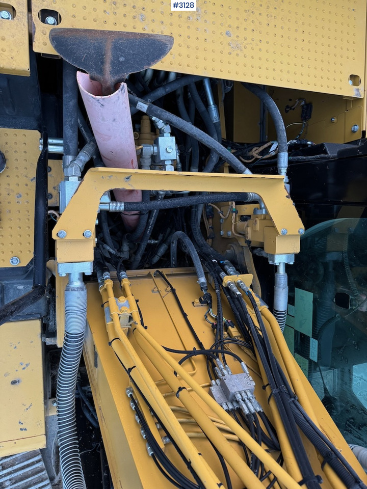 Máy xúc 2018 Cat 323-07 with rototilt, grading bucket, and digging bucket: hình 47