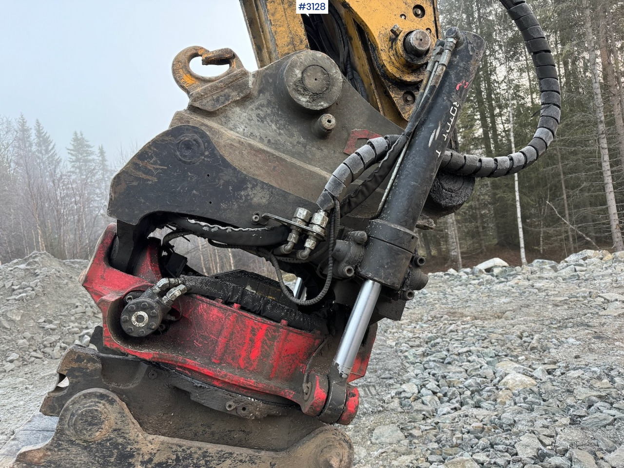 Máy xúc 2018 Cat 323-07 with rototilt, grading bucket, and digging bucket: hình 43