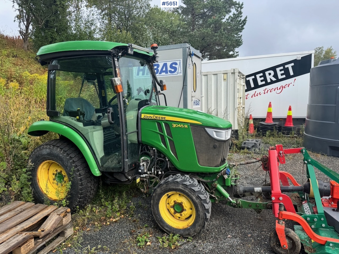 2018 John Deere 3045R with front hydraulics and front PTO - Máy cày: hình 1 2018 John Deere 3045R with front hydraulics and front PTO - Máy cày: hình 1