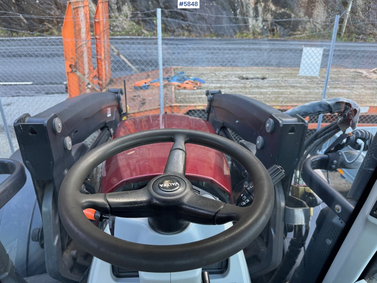 Máy cày 2018 Valtra N174 w/ front loader and plow plate.: hình 18