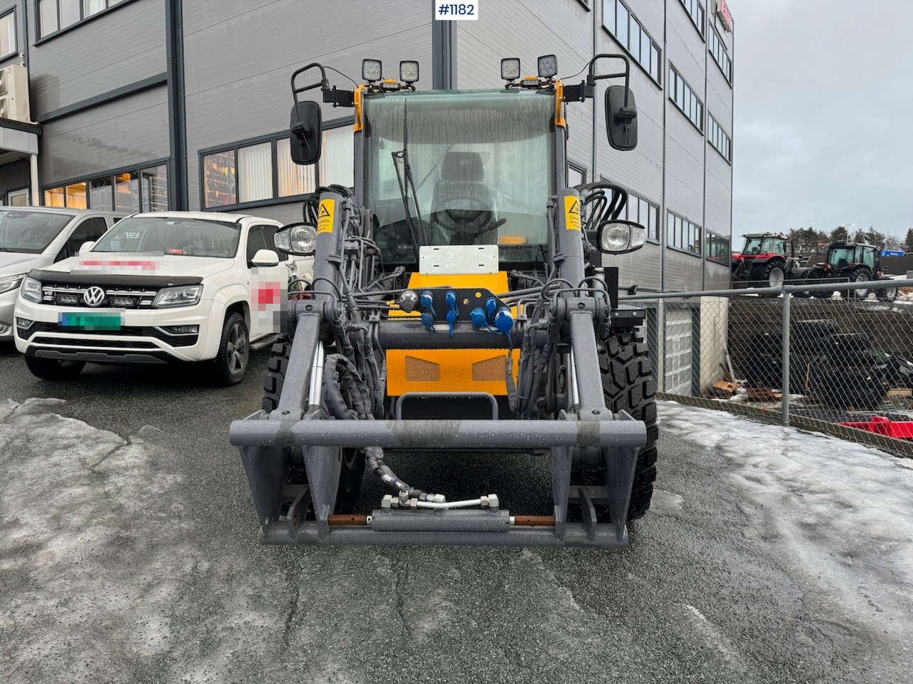 2023 LM Trac 587, DEMO, LIKE NEW! - Máy xúc lật mini gấp khúc: hình 2 2023 LM Trac 587, DEMO, LIKE NEW! - Máy xúc lật mini gấp khúc: hình 2