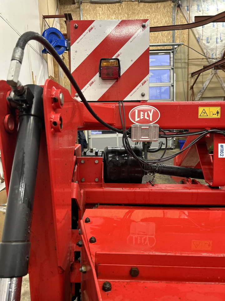 Lely 320 PC Mower - Trang thiết bị dàn trải: hình 4 Lely 320 PC Mower - Trang thiết bị dàn trải: hình 4