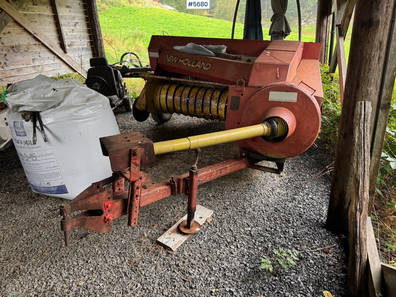 New Holland 268 Square Baler - Trang thiết bị dàn trải: hình 3 New Holland 268 Square Baler - Trang thiết bị dàn trải: hình 3