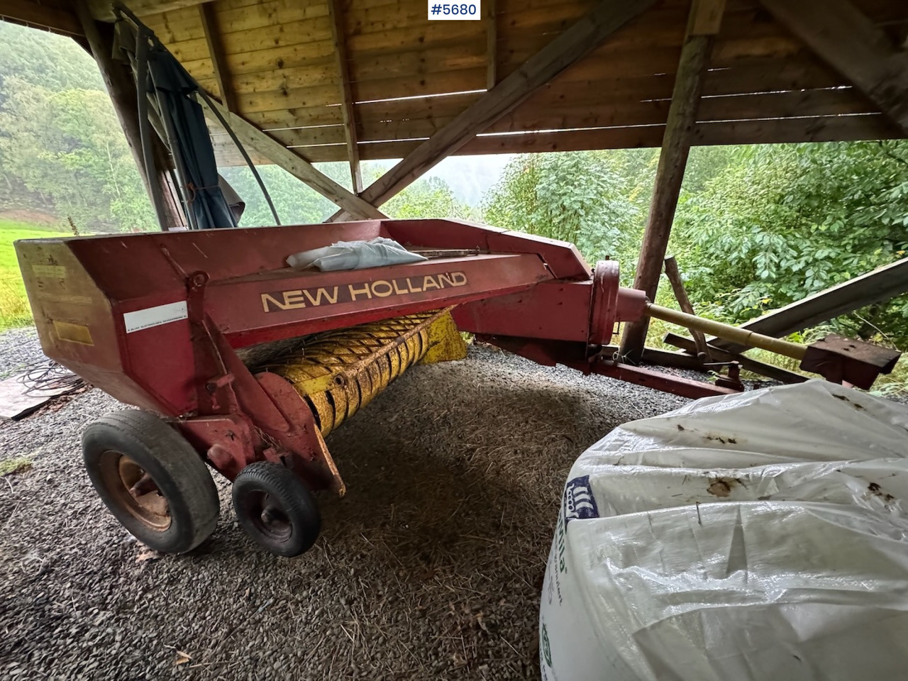 New Holland 268 Square Baler - Trang thiết bị dàn trải: hình 1 New Holland 268 Square Baler - Trang thiết bị dàn trải: hình 1
