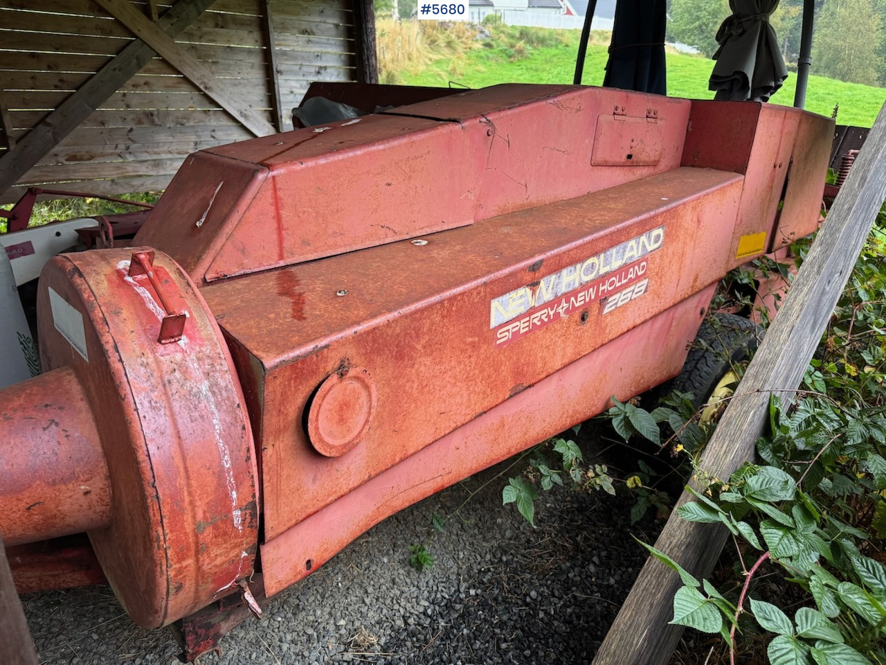 New Holland 268 Square Baler - Trang thiết bị dàn trải: hình 5 New Holland 268 Square Baler - Trang thiết bị dàn trải: hình 5