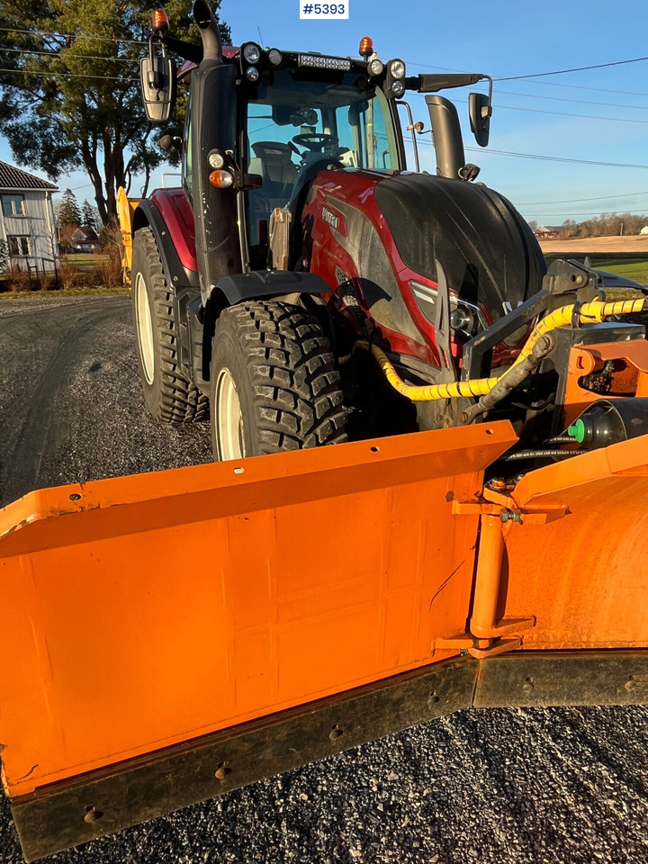 Valtra T 174 E Twintrac Tractor - Máy cày: hình 4 Valtra T 174 E Twintrac Tractor - Máy cày: hình 4