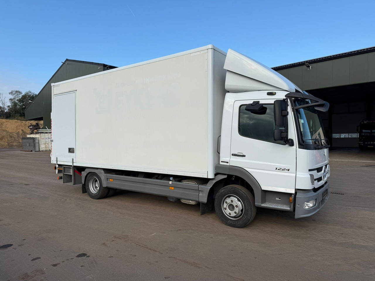 Mercedes Atego 1224 - Xe tải hộp: hình 2 Mercedes Atego 1224 - Xe tải hộp: hình 2