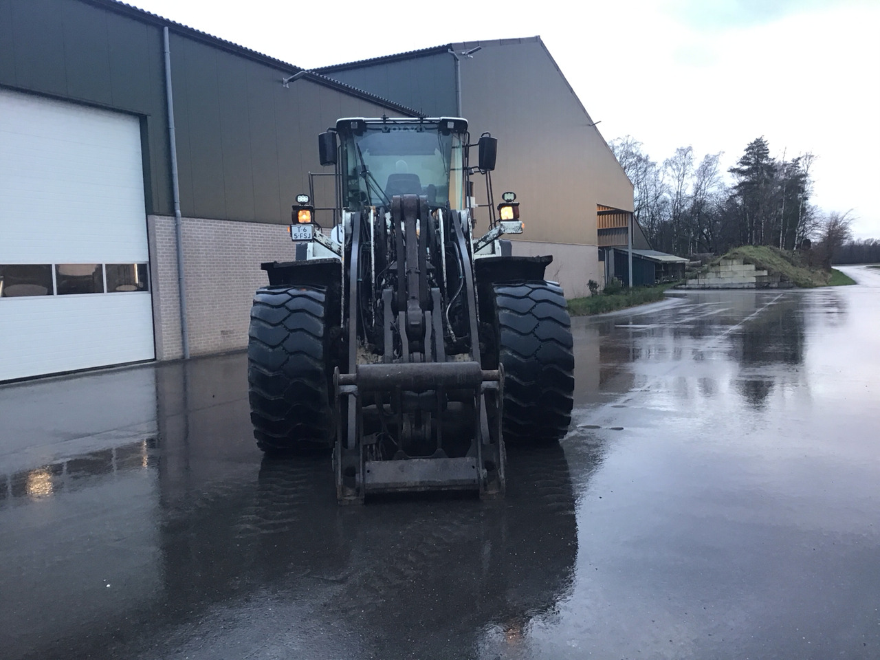 Máy xúc lật bánh lốp volvo 180F long boom: hình 8
