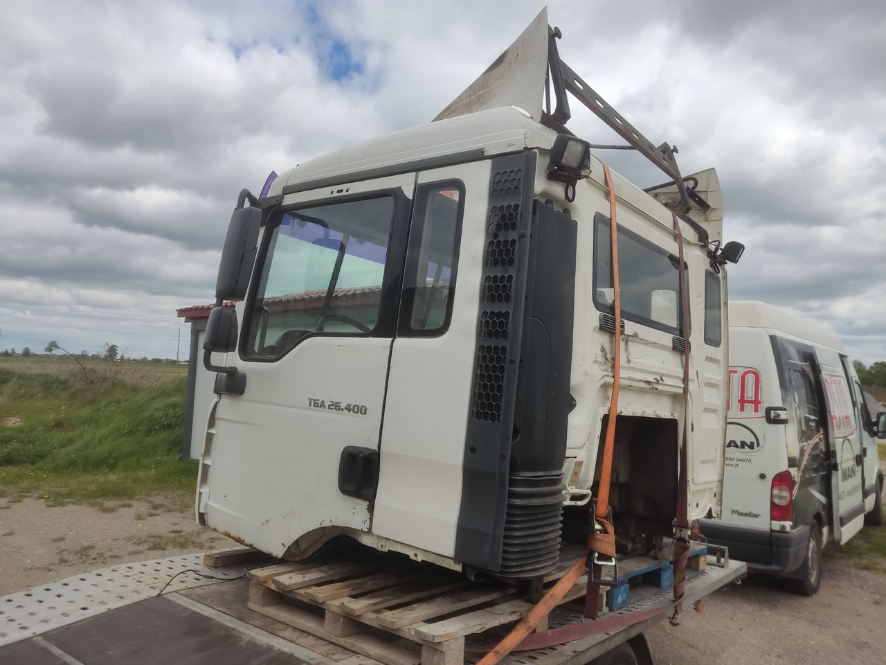 MAN cab F99/L17 - Cabin: hình 3 MAN cab F99/L17 - Cabin: hình 3