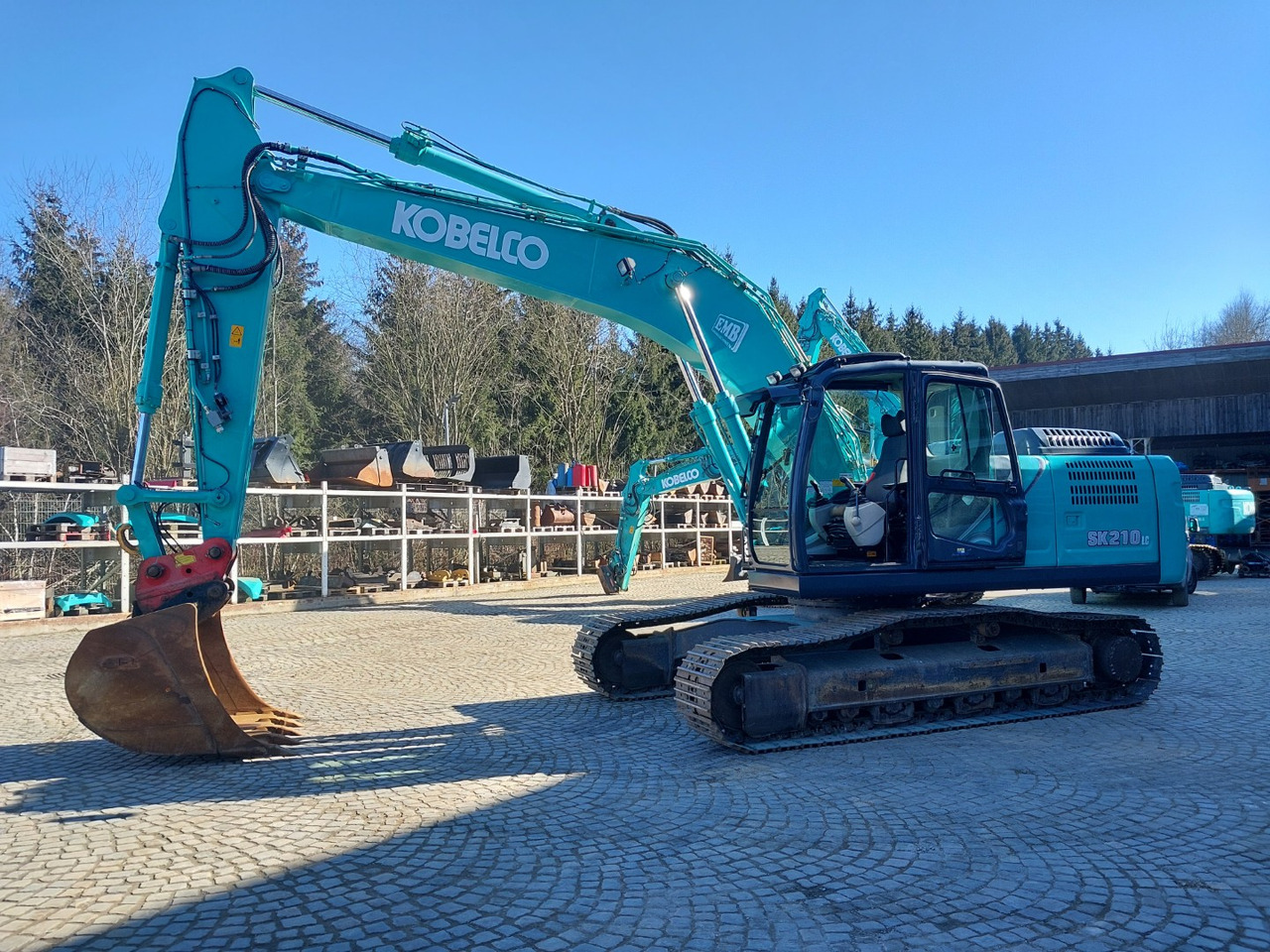 Kobelco SK210LC-10 - Máy xúc bánh xích: hình 1 Kobelco SK210LC-10 - Máy xúc bánh xích: hình 1