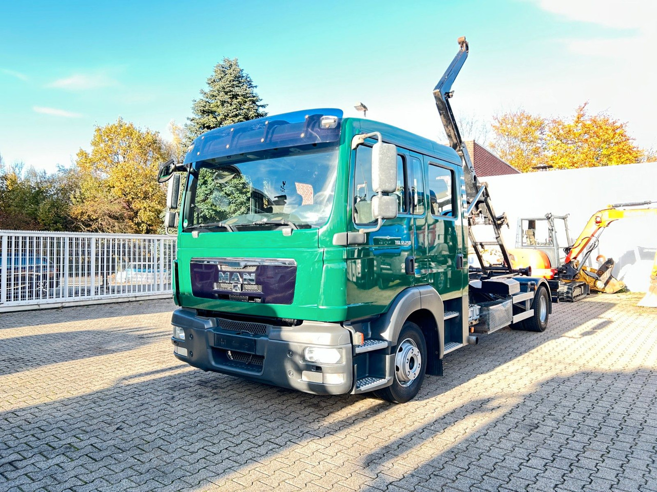 MAN 12.250 Doppelkabine Abroller - Xe tải nâng móc: hình 1 MAN 12.250 Doppelkabine Abroller - Xe tải nâng móc: hình 1