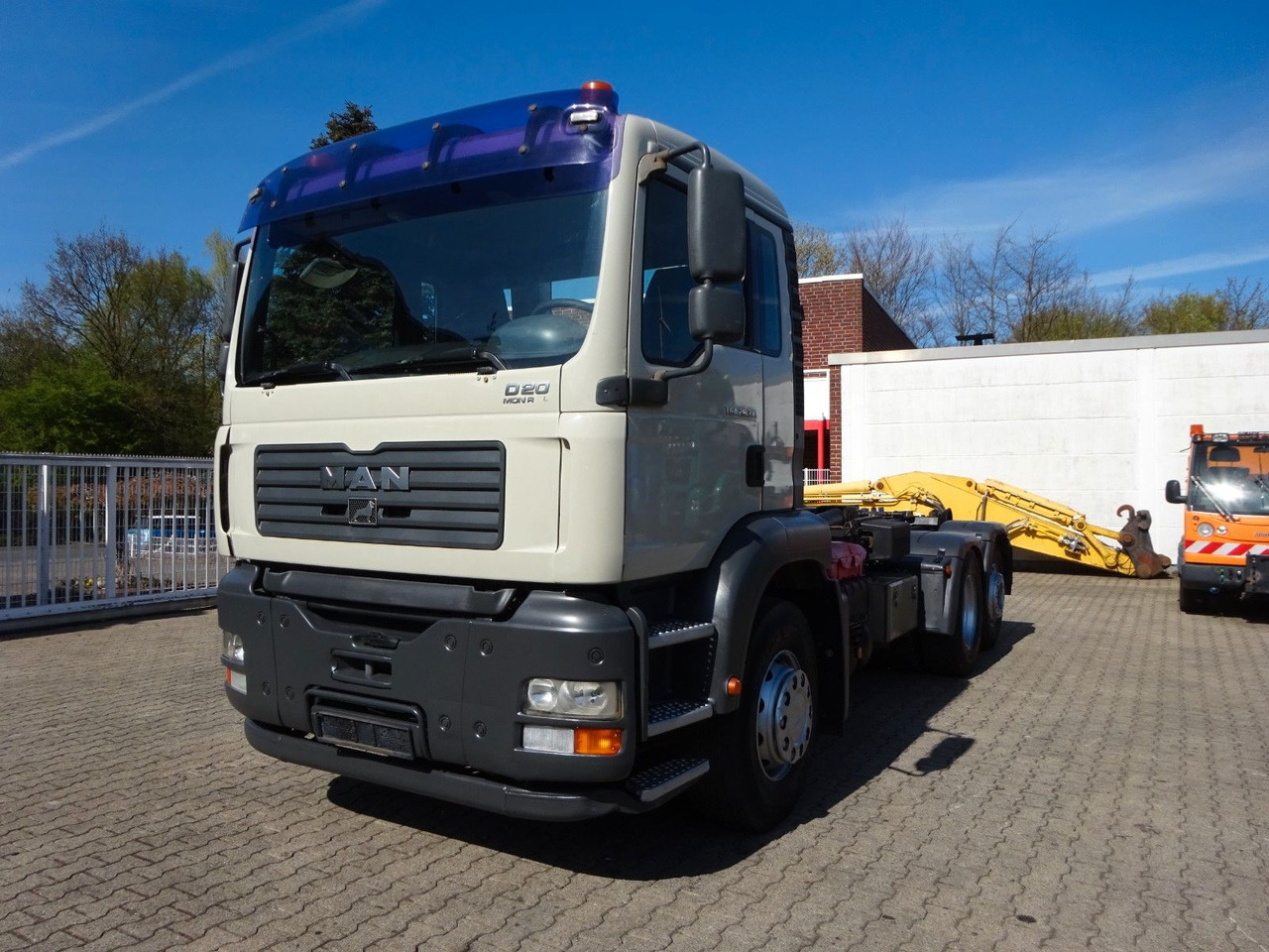 MAN 26.310 TGA Knickbarer Haken mit Lift+Lenkachse - Xe tải nâng móc: hình 1 MAN 26.310 TGA Knickbarer Haken mit Lift+Lenkachse - Xe tải nâng móc: hình 1