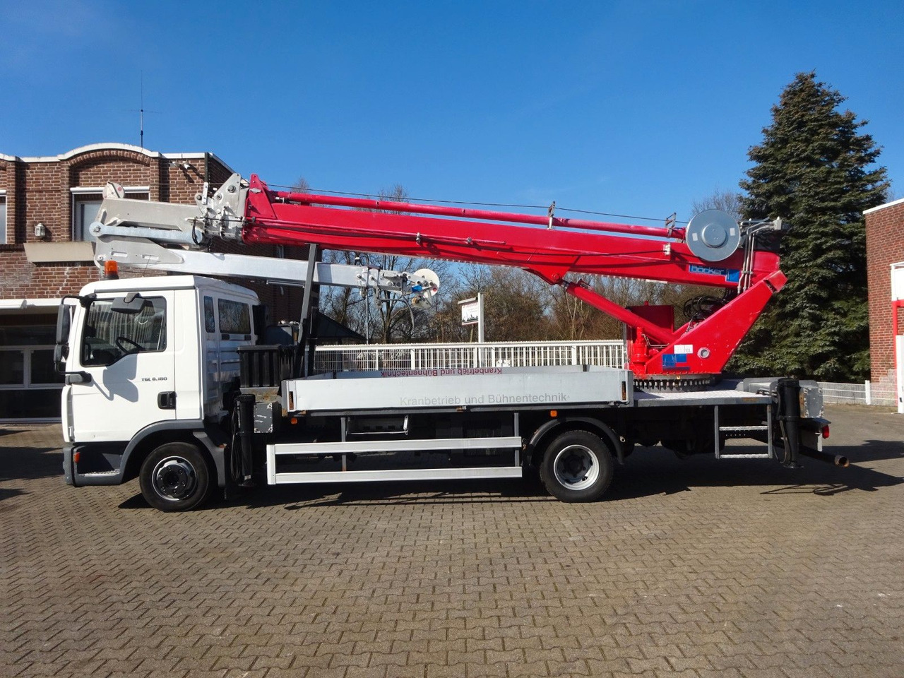 MAN 8.180 TGL + Böcker AK 32 Meter Dachdeckerkran - Xe cẩu tự hành: hình 2 MAN 8.180 TGL + Böcker AK 32 Meter Dachdeckerkran - Xe cẩu tự hành: hình 2