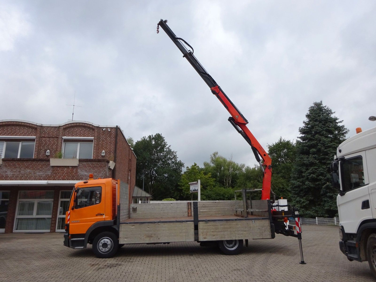 Mercedes-Benz 1323 Atego Pritsche + PK 9501 Kran 4x2 - Xe tải thùng lửng/ Phẳng, Xe cẩu tự hành: hình 1 Mercedes-Benz 1323 Atego Pritsche + PK 9501 Kran 4x2 - Xe tải thùng lửng/ Phẳng, Xe cẩu tự hành: hình 1
