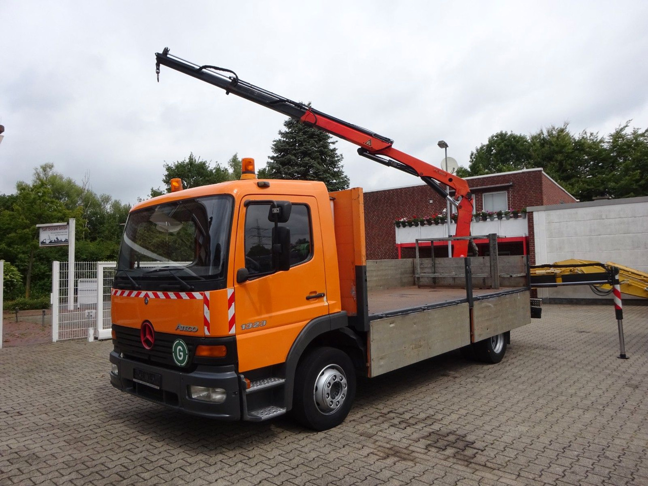 Mercedes-Benz 1323 Atego Pritsche + PK 9501 Kran 4x2 - Xe tải thùng lửng/ Phẳng, Xe cẩu tự hành: hình 2 Mercedes-Benz 1323 Atego Pritsche + PK 9501 Kran 4x2 - Xe tải thùng lửng/ Phẳng, Xe cẩu tự hành: hình 2